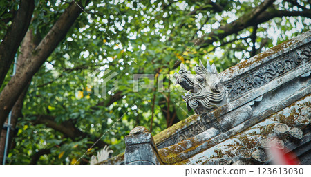 Chengdu, Sichuan, China. Carved Dragon Heads Decorate Roof. Figurines On Roof Of Temple. Chinese Architecture. Park On Grounds Of Wuhou Memorial Temple, Chengdu. Traditional Chinese Architectural 123613030