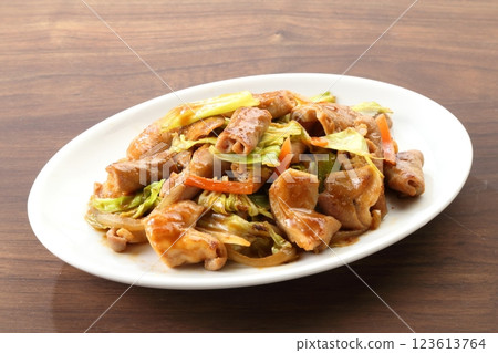 桌上的炒內臟 123613764