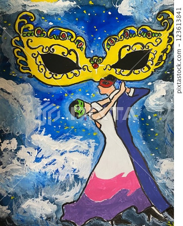 一對在化裝舞會上跳舞的人 123613841