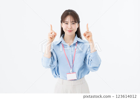 Young business woman 123614012