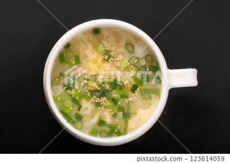 雞蛋白菜湯 123614059