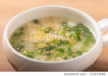 雞蛋白菜湯 123614066