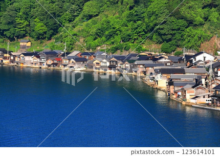 [Kyoto Prefecture] Funaya in Ine in fine weather 123614101