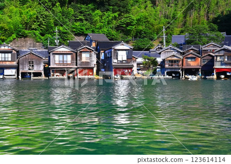 [Kyoto Prefecture] Funaya in Ine in fine weather 123614114