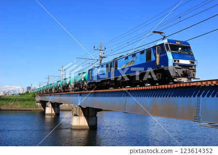 A freight train carrying tank cars travels over the Tsurumi River Bridge. 123614352