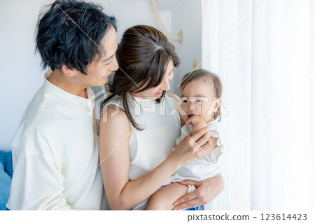 Baby and dad and mama Baby and dad and mama 123614423