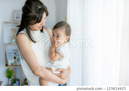 Baby and mother 123614425