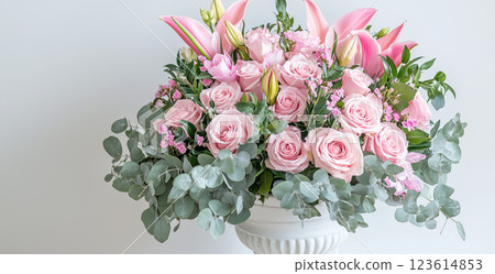 粉紅色的插花 123614853