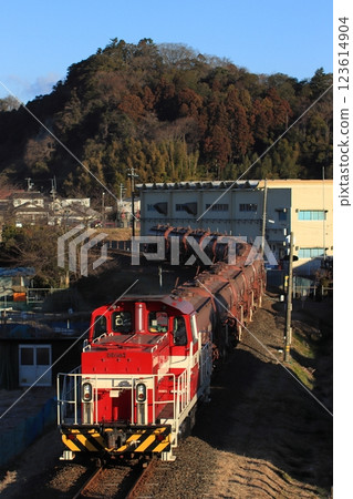 Fukushima Rinkai Railway DD562 locomotive tows ore transport train (Annaka Freight) running on the Fukushima Rinko Line_Photo taken on February 21, 2025 Fukushima Rinkai Railway DD562 locomotive tows ore transport train (Annaka Freight) running on the Fukushima Rinko Line_Photo taken on February 21, 2025 123614904