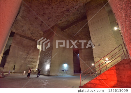 Visit the Otani Museum, an underground temple decorated with red lighting 123615099