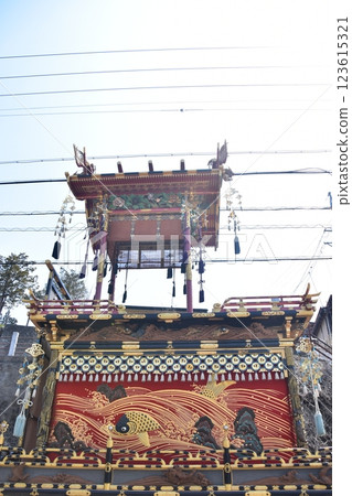日本岐阜縣高山市:春季高山節:遊行彩車與裝飾品的華麗掛軸 日本岐阜縣高山市:春季高山節:遊行彩車與裝飾品的華麗掛軸 123615321