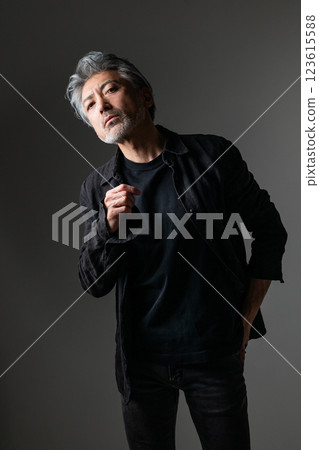 一個英俊的男人 123615588