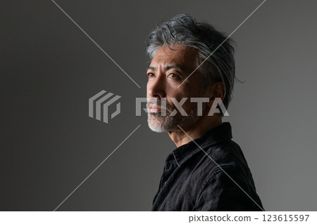 一個英俊的男人 一個英俊的男人 123615597