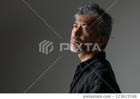 一個英俊的男人 一個英俊的男人 123615598