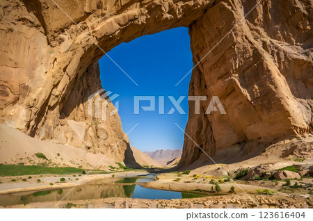 arch in the rock 123616404