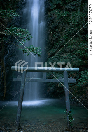 Iwamon Falls in Horado, Seki City 123617070