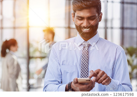 a manager in a company for finance in a bank. prints the text message to the partner. a manager in a company for finance in a bank. prints the text message to the partner. 123617598