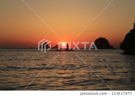 Beautiful sunset over Otako Beach 123617977