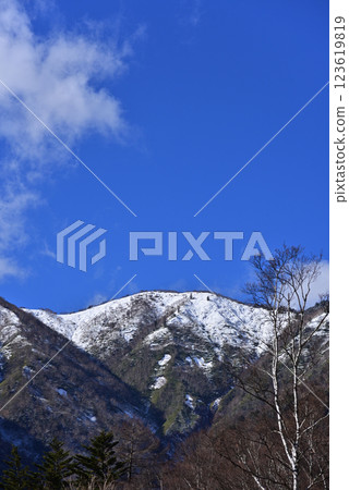 Oku-Nikko scenery - Mt. Goshiki as seen from Lake Yunoko 123619819