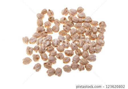 chickpeas isolated 123620802