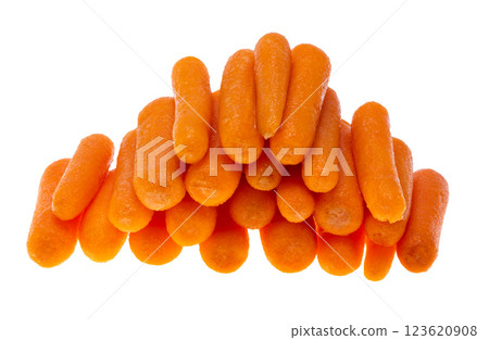 small carrot isolated 123620908