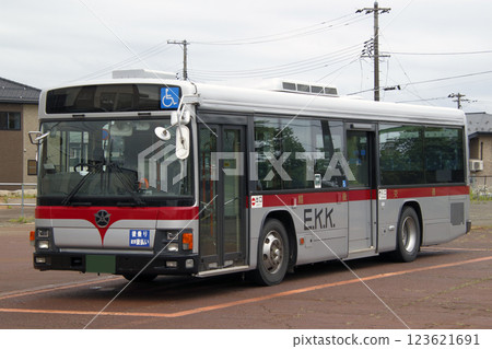 Echigo Kotsu bus parked in front of Bunsui Station (Nagaoka City, Niigata Prefecture: former Toei bus vehicle) 123621691