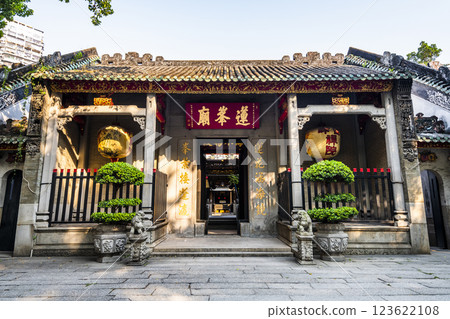 Building view of the Lin Fong Temple (Temple of Lotus) in Macau, The main hall is dedicated to Kun Iam. Building view of the Lin Fong Temple (Temple of Lotus) in Macau, The main hall is dedicated to Kun Iam. 123622108
