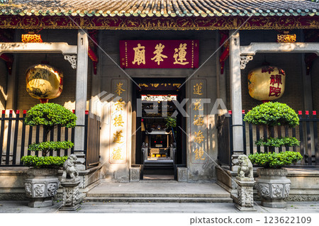 Building view of the Lin Fong Temple (Temple of Lotus) in Macau, The main hall is dedicated to Kun Iam. Building view of the Lin Fong Temple (Temple of Lotus) in Macau, The main hall is dedicated to Kun Iam. 123622109