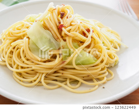 麵食用圓白菜和鰣魚 麵食用圓白菜和鰣魚 123622449