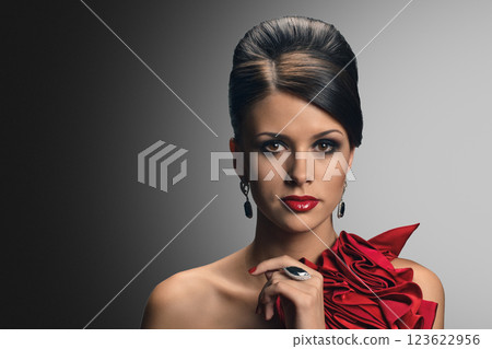 Fashionable brunette lady 123622956