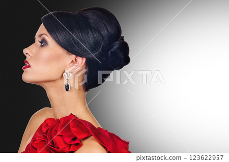 Young gorgeous brunette Young gorgeous brunette 123622957