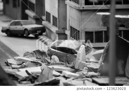 倒塌建築物、撞毀汽車的微縮模型 123623028