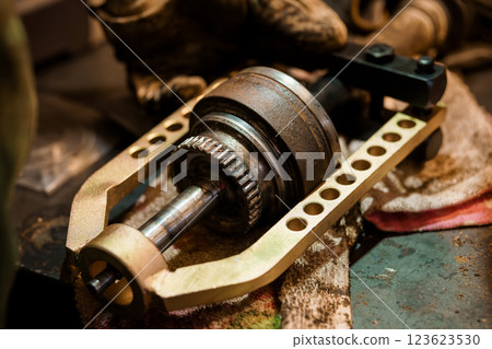 Close-Up View of Metal Gear Puller Tool Extracting Automotive Part on Workbench 123623530