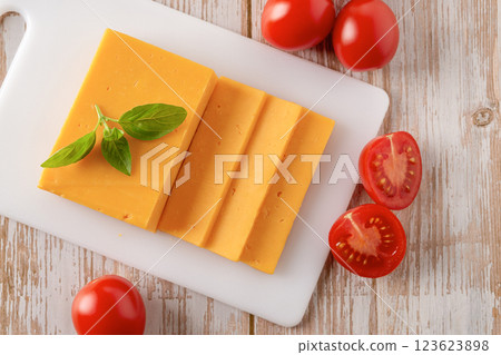 Sheddar cheese slices and tomatoes closeup. 123623898