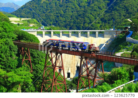 [Kumamoto Prefecture] Sunny Minamiaso Railway trolley train and Tateno Dam 123625770