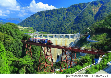 [Kumamoto Prefecture] Sunny Minamiaso Railway trolley train and Tateno Dam 123625771