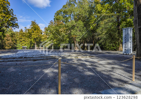 Toyouke Daijingu (Ise Grand Shrine) Old site 123628298