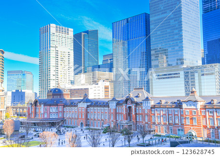 藍天下的東京站丸之內站大樓 藍天下的東京站丸之內站大樓 123628745