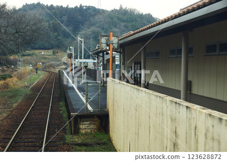 Scenery from the train window on the Kishikawa Line at Izumo Daito Station Scenery from the train window on the Kishikawa Line at Izumo Daito Station 123628872