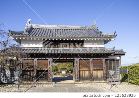 西尾城黃銅石門 123628926
