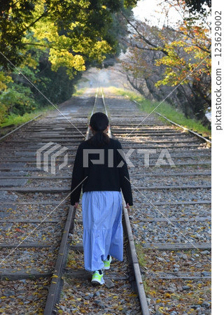 Abandoned railway line in Kyoto, people walking along the tracks 123629002