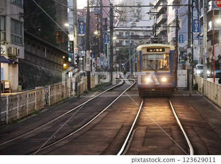 Toden Arakawa Line heading towards Otsuka Station 123629011