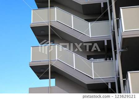 External staircase of apartment house 123629121