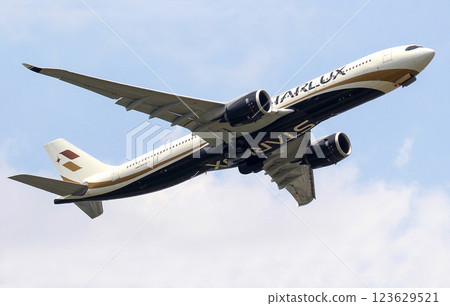 Starlux A350 起飛爬升 Starlux A350 起飛爬升 123629521
