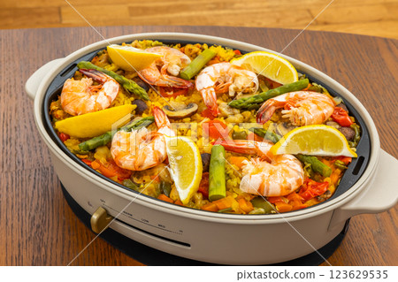 西班牙海鮮飯 (Paella) 是典型的西班牙米飯。 123629535