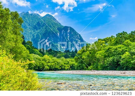 Summer in Kamikochi: The clear waters of the Azusa River and the Hotaka mountain range 123629623