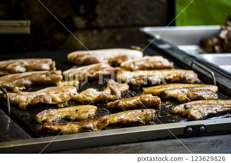 山林野味，鐵板山豬肉特色 123629826