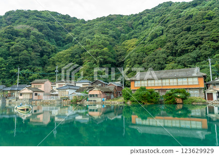 Amakusa City, Kumamoto Prefecture - A view from the sea of the townscape of Sakitsu Village in Amakusa, a UNESCO World Heritage Site 123629929