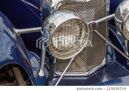 Headlight of the old car Headlight of the old car 123630154