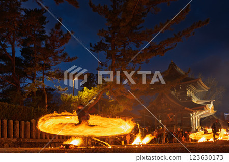 阿蘇火祭上雄偉的火焰預示著春天的到來! 「阿蘇神社農事典禮」(阿蘇神社)阿蘇市一宮町 阿蘇火祭上雄偉的火焰預示著春天的到來! 「阿蘇神社農事典禮」(阿蘇神社)阿蘇市一宮町 123630173
